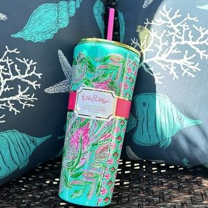 Lilly Pulitzer “Coming In Hot” 24 oz. Tumbler & Straw 🏝️